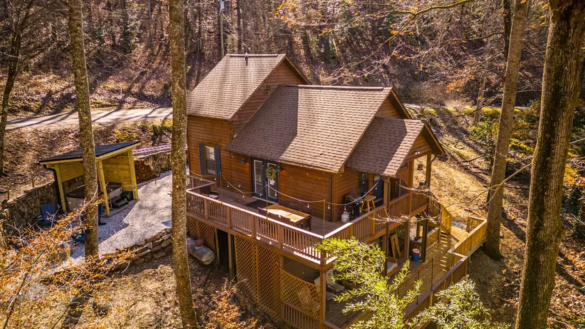 Whispering Pines Cabin - Image 1