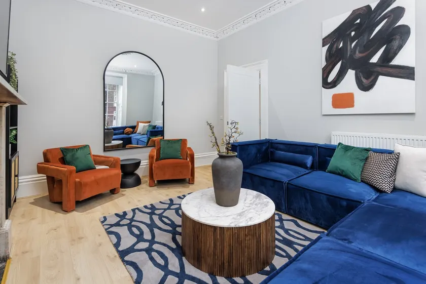 Flatzy - City Centre Mansion | Sleeps 20 | 5 Baths - Image 1