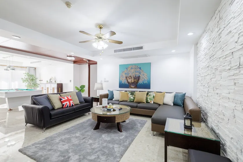 Large Lux 3BR Suite • Pool Table • Soi 11 • Nana BTS - Image 1