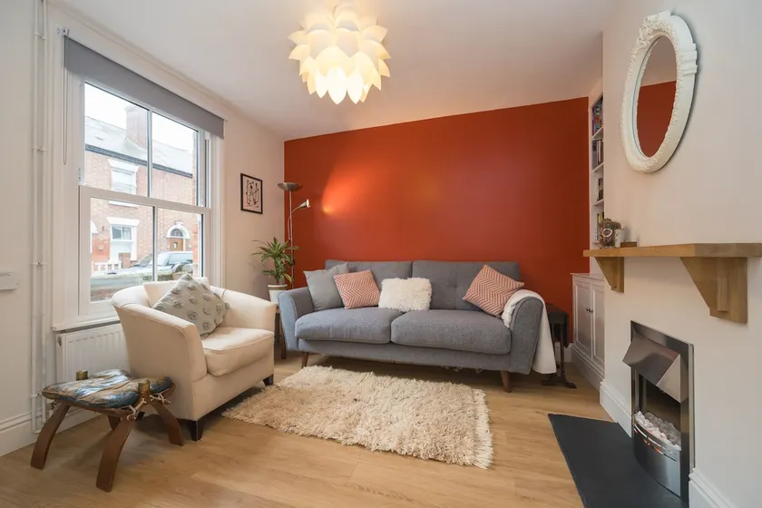 Colourful, homely 2 bed terrace - Image 1