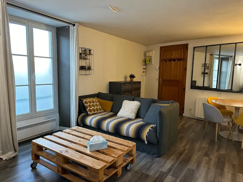 Luxurious 2-bedroom apartment in Brie-Comte-Robert - Image 1