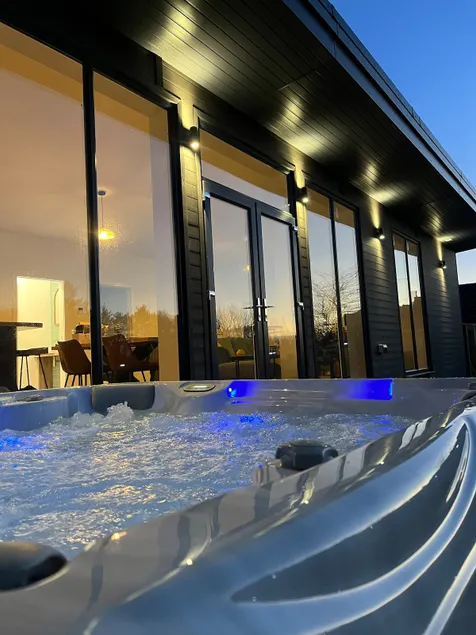 Thrumster Lodges - 3 Luxurious Self Catering Lodges on the NC500, 2 with Hot Tubs - Image 1
