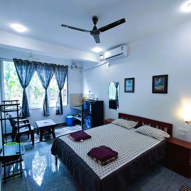 Studio Peaceful Path R-5 by Mukund Sadan Arambol - Image 1