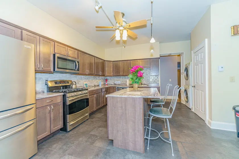 Fresh & Modernized 2BR Fl 1 Apt @ Downtown Albany - Image 1