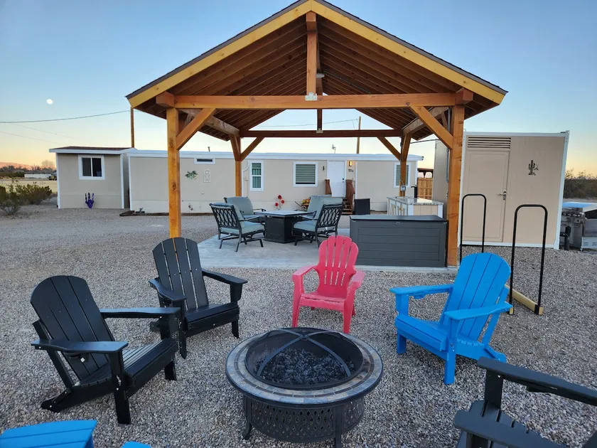 Secluded Western Retreat Near DVNP, EV Charger - Image 1