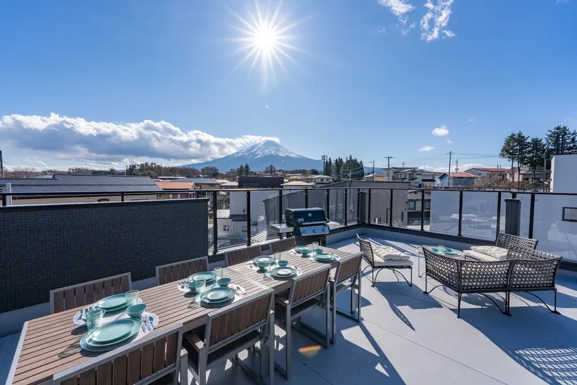 [Lake Gifu Kawaguchiko] Large house with a rooftop BBQ and views of Mt. Fuji - Image 1