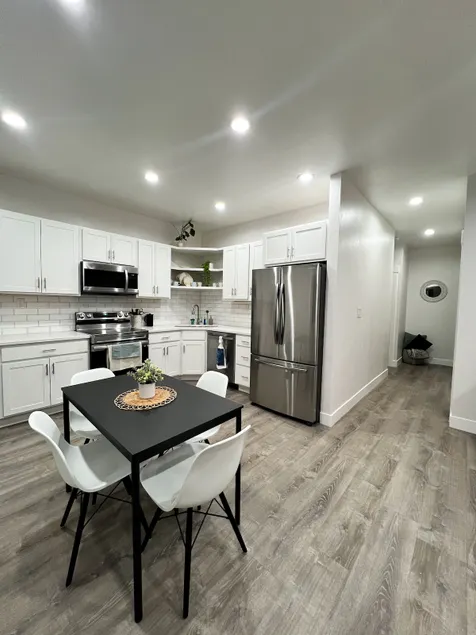 Newly Remodeled Ski and Relax 0.4 mi from bus/trax - Image 1