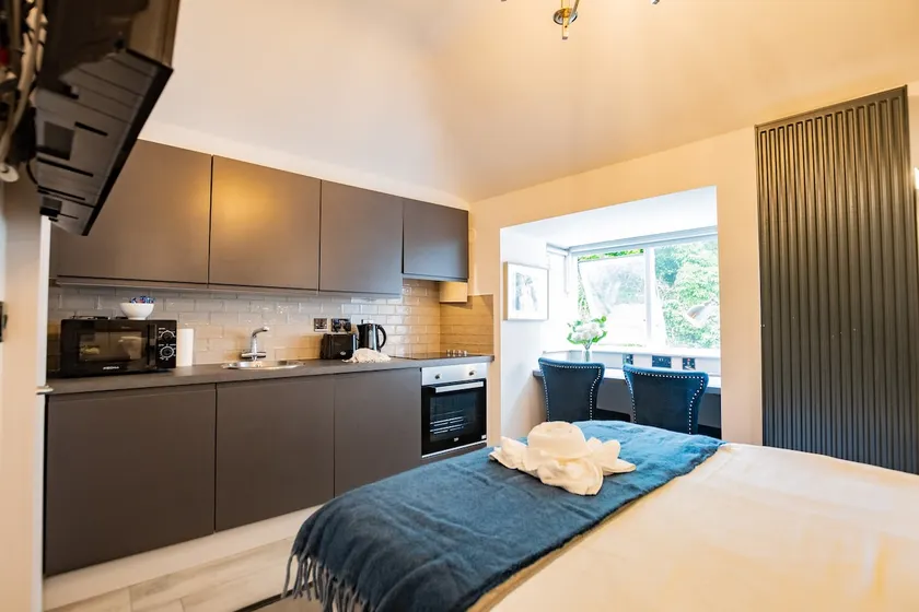Modern Studio - Steps from Marina - Image 1
