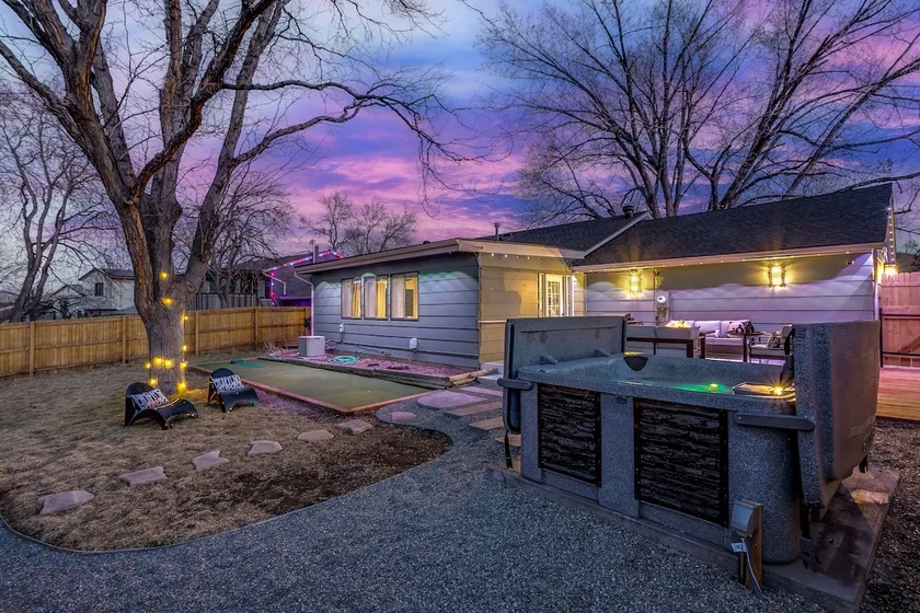 Lux Large Group Escape | Hot Tub, Games & Trails - Image 1