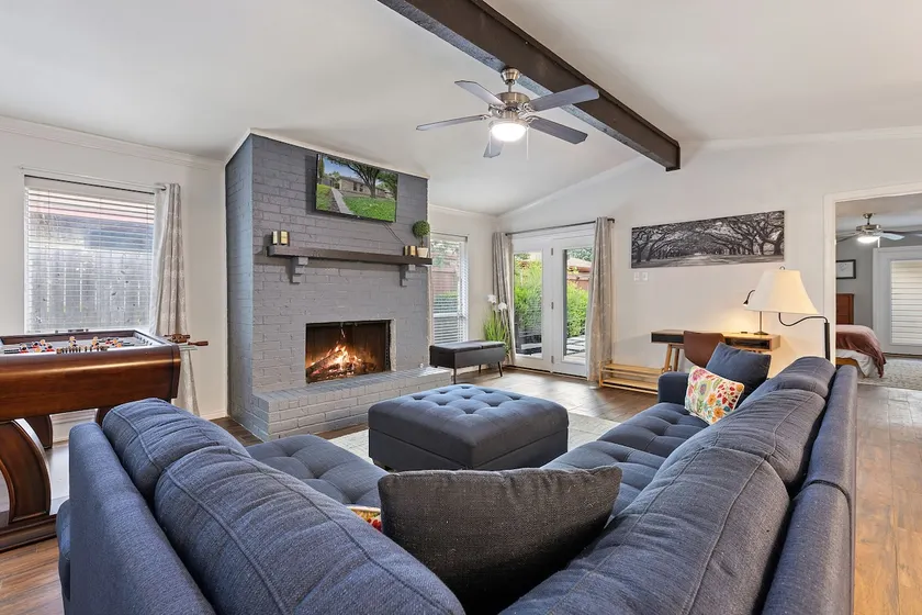 Royal Stay Awaits-Stylish & Cozy 3BR - Image 1