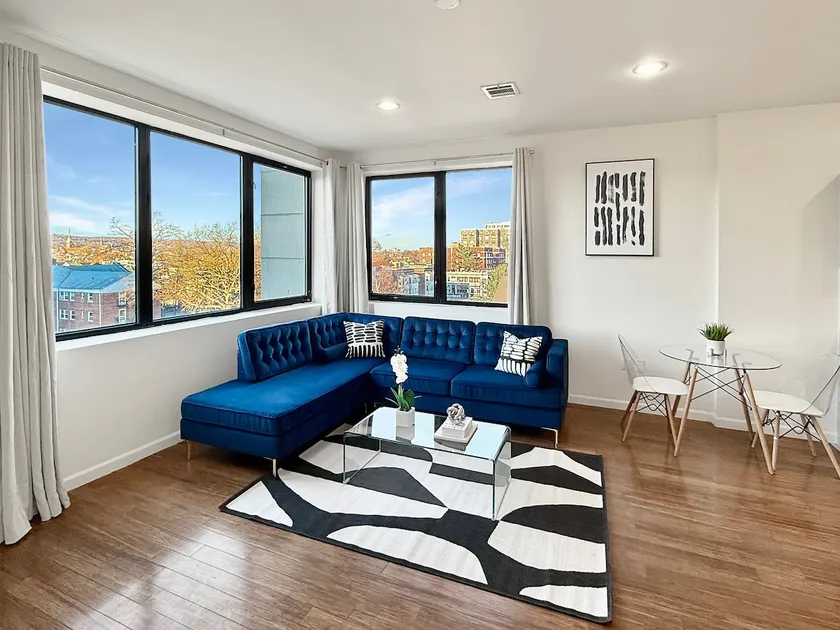 Luxe 2BR Master Suite Near NYC & MetLife - Image 1