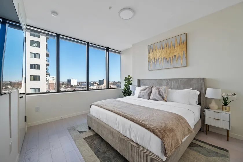 Welcome to the 808 | Free parking | KING BED - Image 1