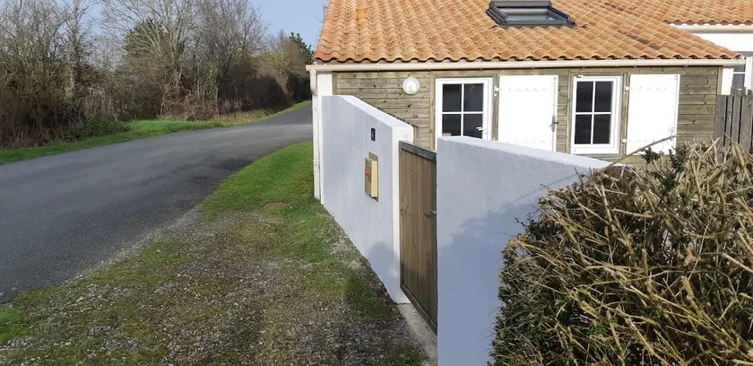 House between land & sea - Image 1