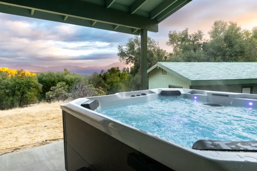 Yosemite Retreat with Theater, Hot Tub, Game Room - Image 1