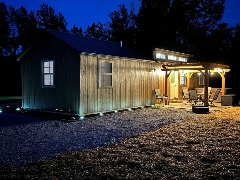 Prairieview Cabin - with Hot Tub - Image 1