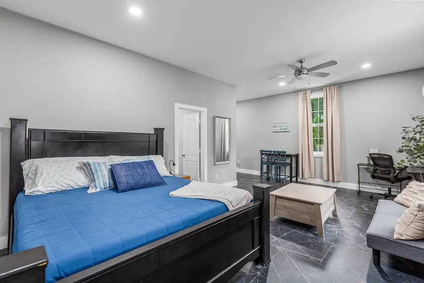 Modern Studio | 8 Mins From Downtown - Image 1