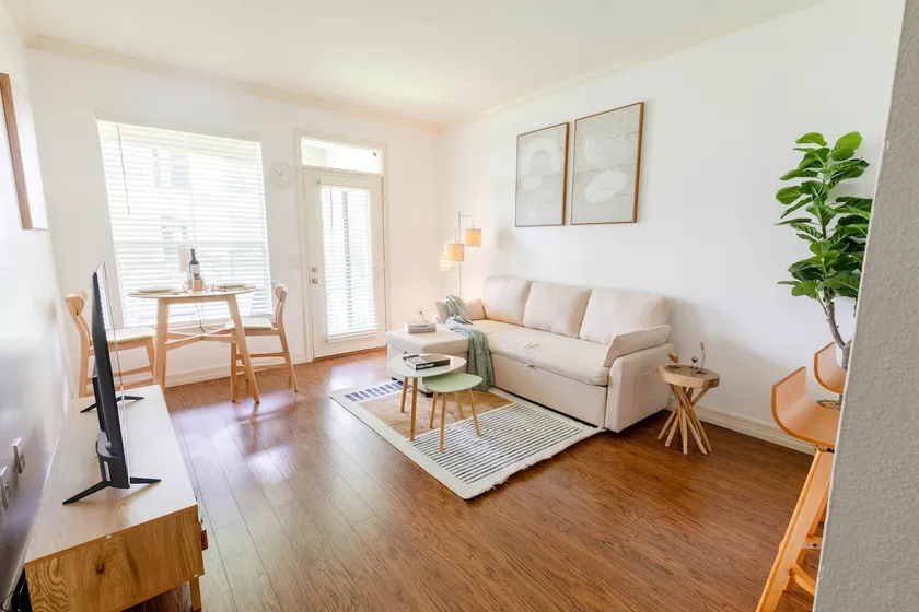 Cozy Galleria Bellaire Condo C1 - Image 1