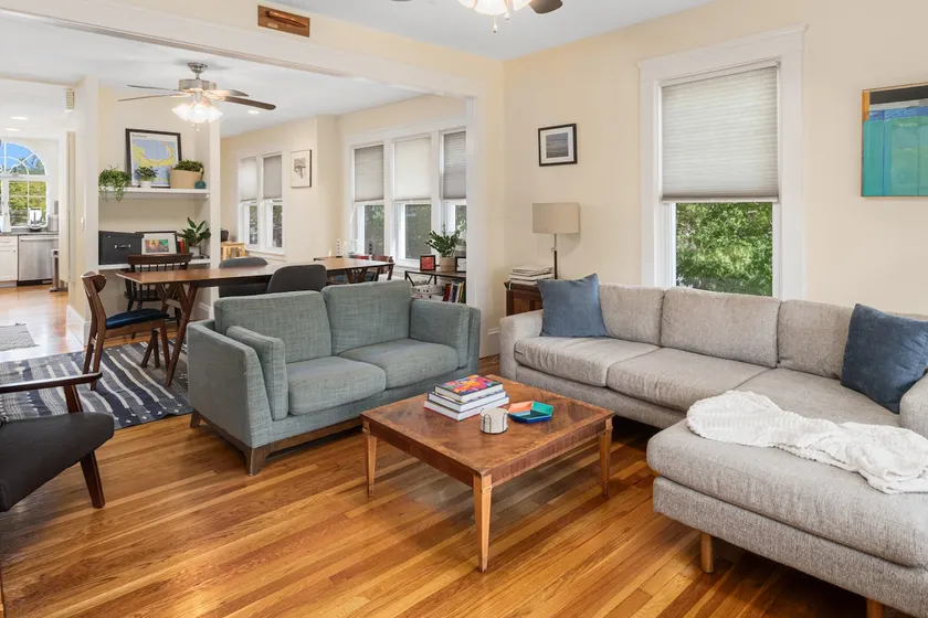 Elmhurst 2BR Near Colleges & Downtown - Image 1