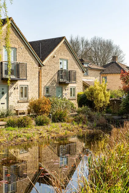 Lakeside property with spa access on a nature reserve Swans Rest HM103 - Image 1