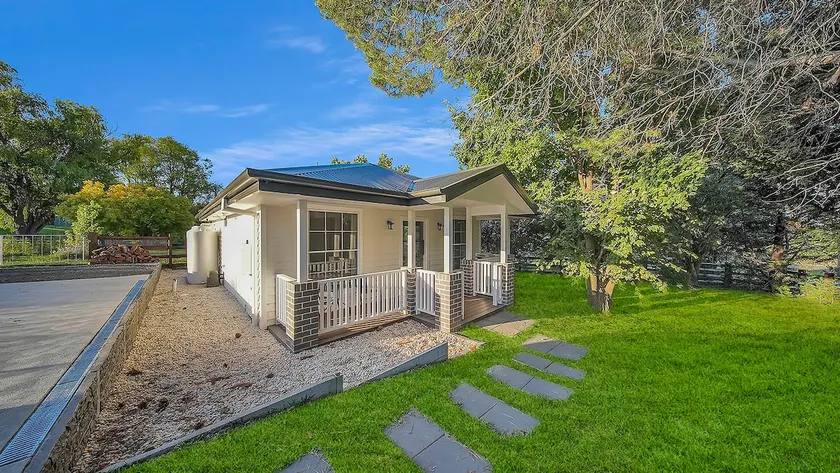 Private House - Pool, Games and Fire Pit Bathurst - Image 1