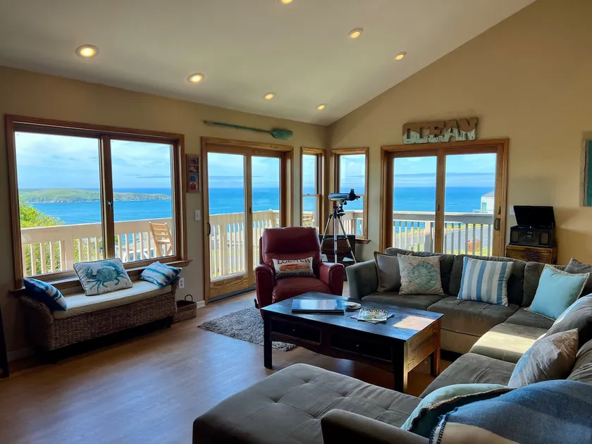 Sea Miracle: Spacious Home & Gorgeous Views - Image 1