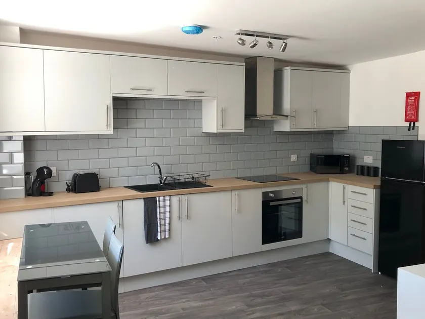 Entire 3-bed apartment Mumbles, Swansea (sleeps 6) - Image 1