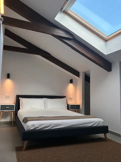 (Center) Two-room apartment 130m from Porta Susa + Balcony - Image 1