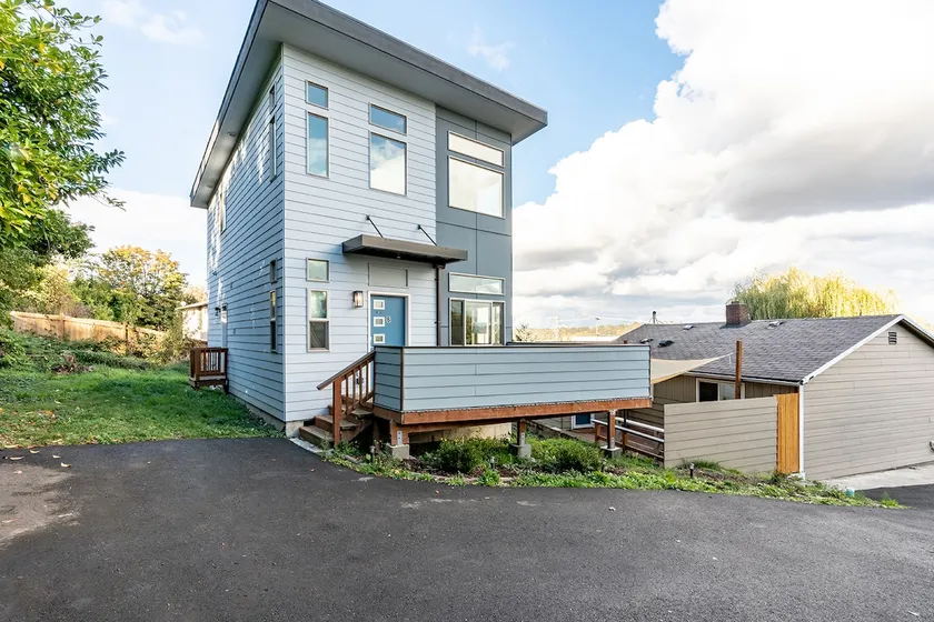 Modern Minimalistic Home : Spacious 2BR / 2.5 BA - Image 1
