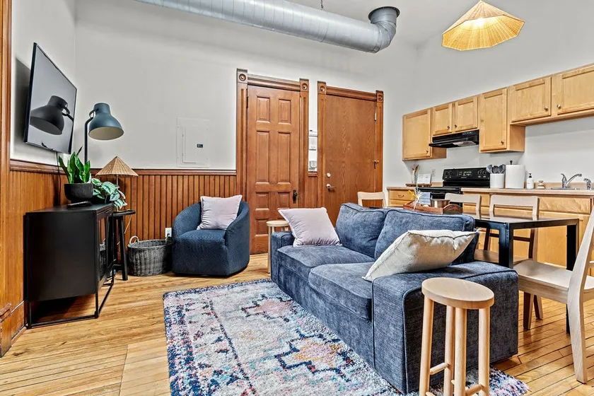 Historic Downtown Apt, Algoma Suites #5 - Sleeps 5 - Image 1