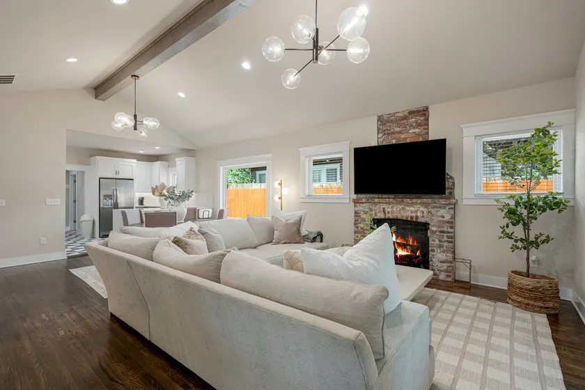 Remolded Historic Home- 1 blk to Utica & Cherry St - Image 1