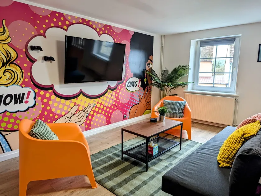 ”Pop Art” fun apartment with billiards table • 8 people - Image 1