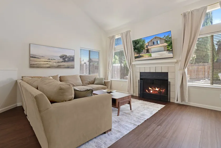 Game Room | 10 Person | Renovated 4 Bed 3 Ba Home - Image 1