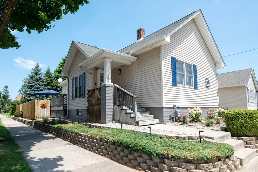 Family, Business Travel Ready-North Beach Bungalow - Image 1