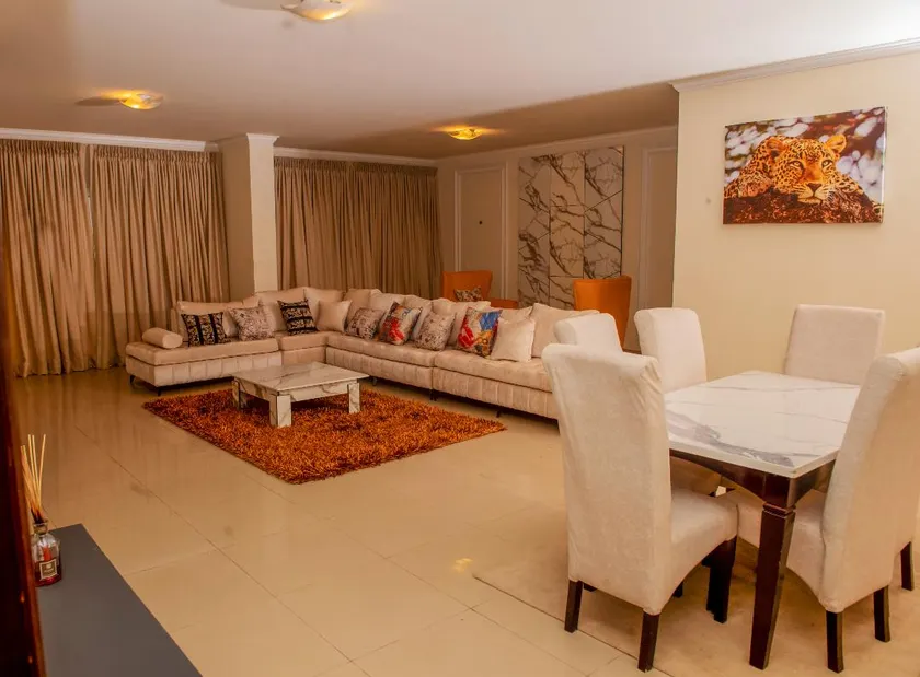 Luxurious 3 bedroom Apartment in Ikoyi - Image 1