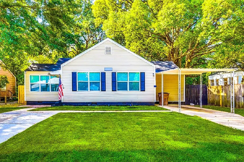 Mid-Town Cave | Sleeps 6 - Image 1