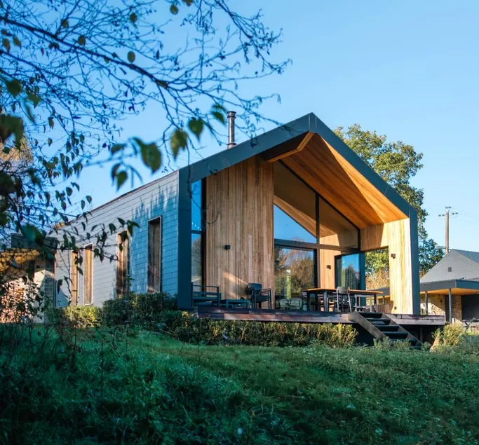 Creek Lodge - Brand new 2024! (with charging station) - Image 1