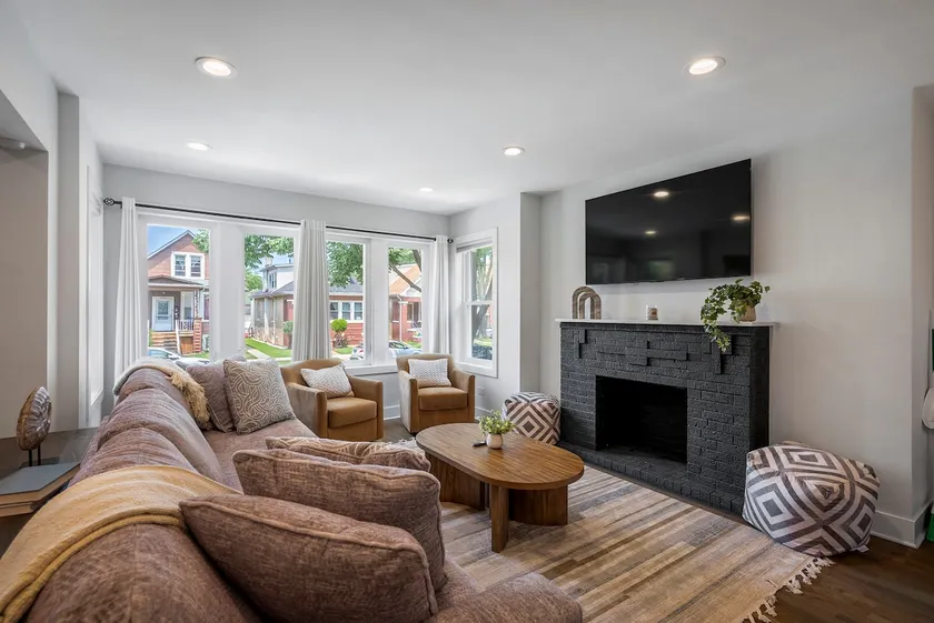 NEW! Large/Beautiful Home with 6BDS/4BTH + Garage! - Image 1
