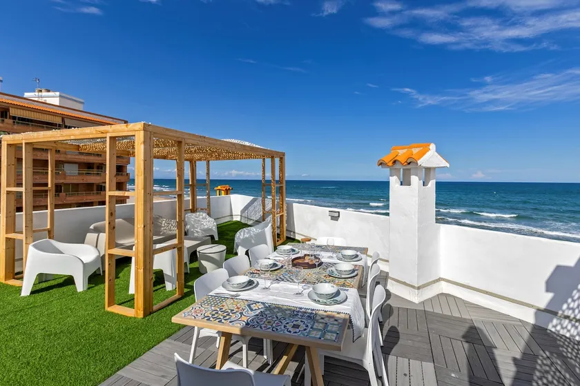 Luna ViDa MaLu, Motilla Beach - Image 1
