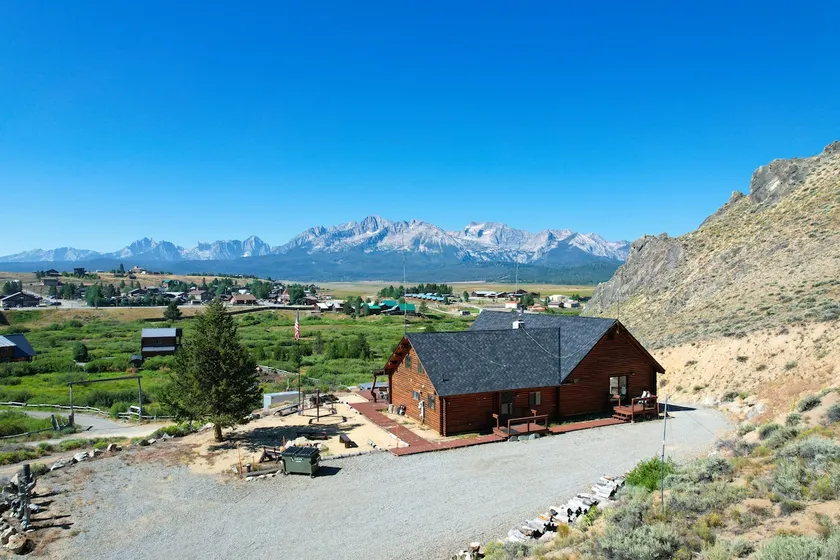 The Stanley House - Panoramic Sawtooth Views - Image 1