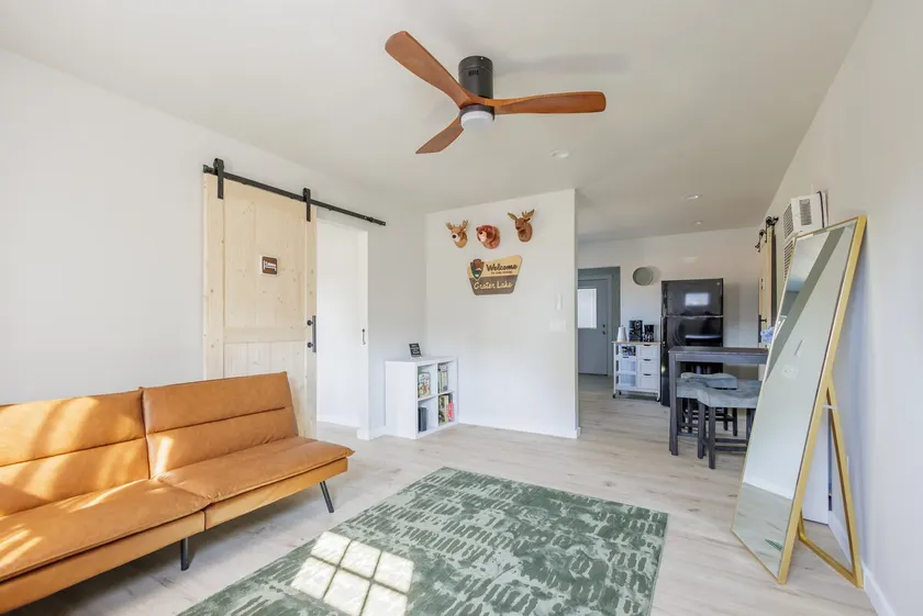 Charming 2BR Home – Gateway to Crater Lake - Image 1