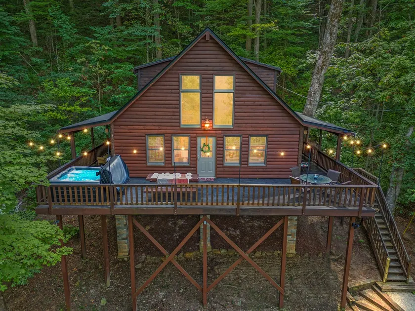 5 min to Nada Tunnel w/ Hot Tub, Views, Fire pit! - Image 1