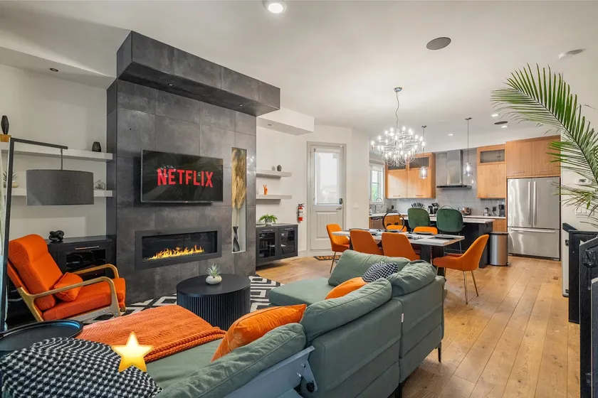 Central and Walkable| Two King Beds| Free Parking - Image 1