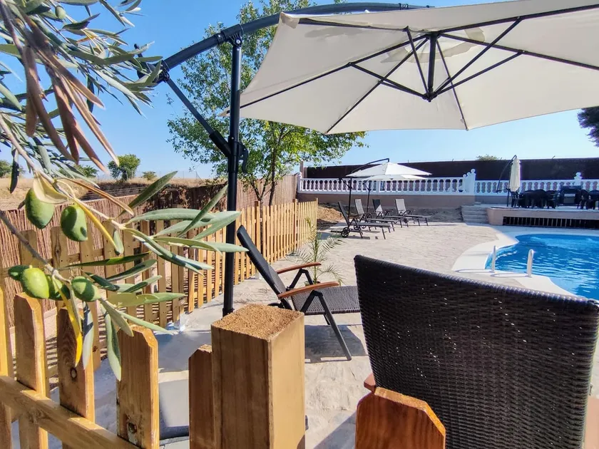 Beautiful villa for large groups + Pool + BBQ - Image 1