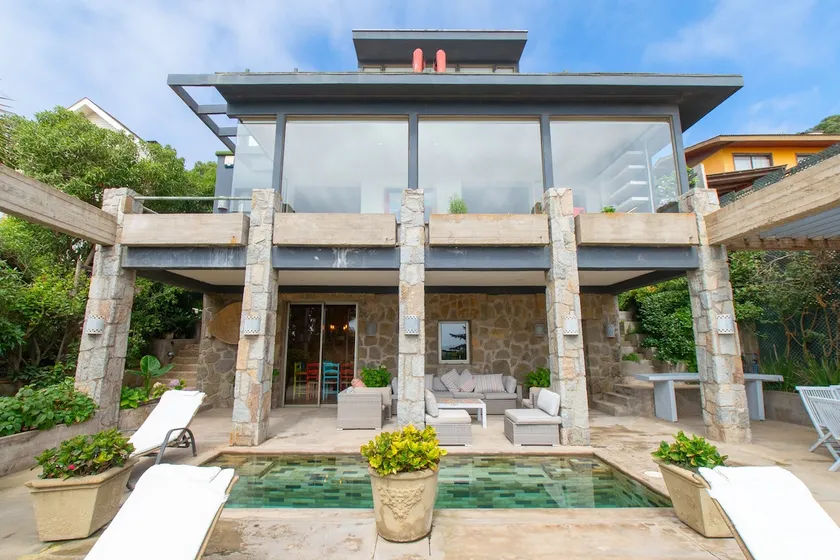 A spectacular house with ocean views and a pool - Image 1