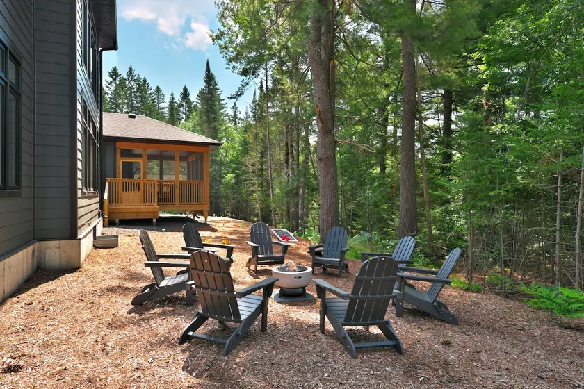 BBQ, Fire Pit, Hot Tub, Mins to Arrowhead - Image 1