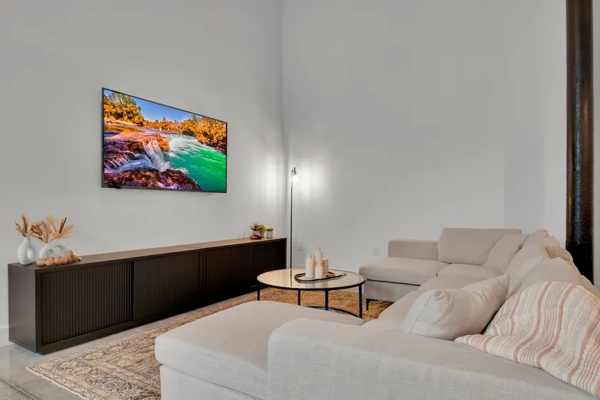 Huge Loft Retreat | Arts District | Near DT GVL! - Image 1