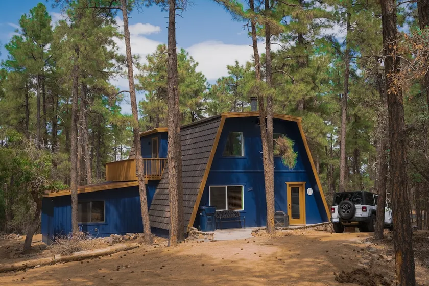Blue Bird Cabin - Image 1