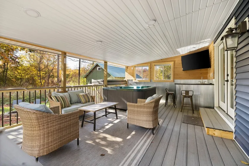 Heated Pickleball Game Room Hot Tub Crystal Mtn - Image 1
