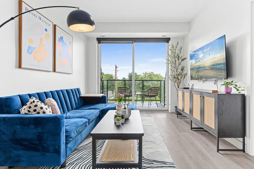 Queen BR | Balcony | Gym | 10 Min to DT & Stadium - Image 1
