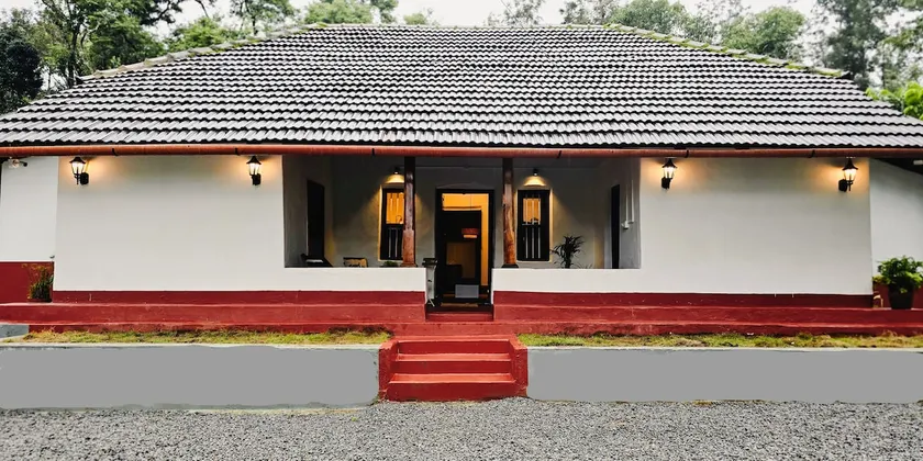 Entire 2BR bungalow - Image 1